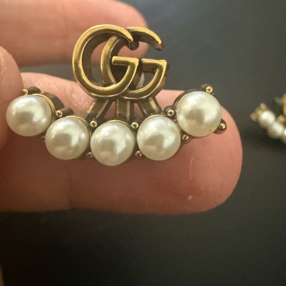 Brand new with box & dustbag Gucci Gold tone with Pearl Double G Stud Earrings - Picture 6 of 10